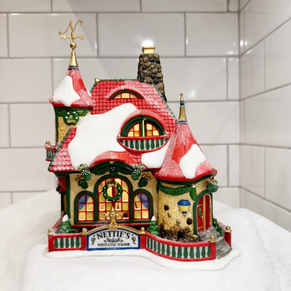 Dept 56 | “Nettie’s Mistletoe Manor” | North Pole Series